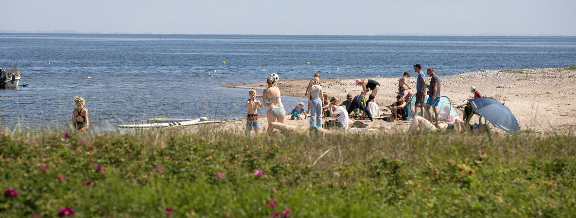 Familien am Strand Vikær