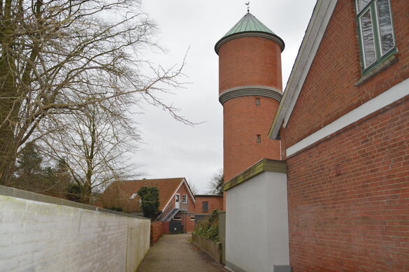 Der Kindergarten neben dem Wasserturm