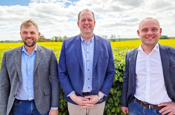 Die drei Vorsitzenden der Verbände (v.l.): Hans Damgaard (Kolding Herreds Landbrugsforening), Christian Lund (Sønderjysk Landboforening) und  Henrik Jessen (LandboSyd)